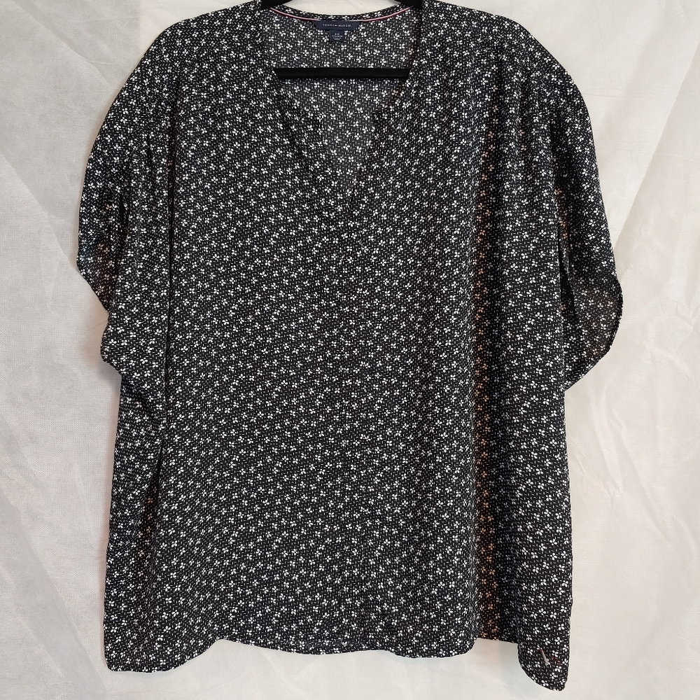 Tommy Hilfiger Black floral short sleeve hi-lo top plus XXL